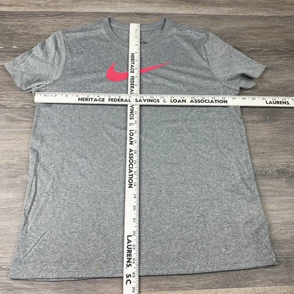 NIKE Training Essential Swoosh T-Shirt Women's Grey SIZE‎ M - FQ4975 - Picture 3 of 9